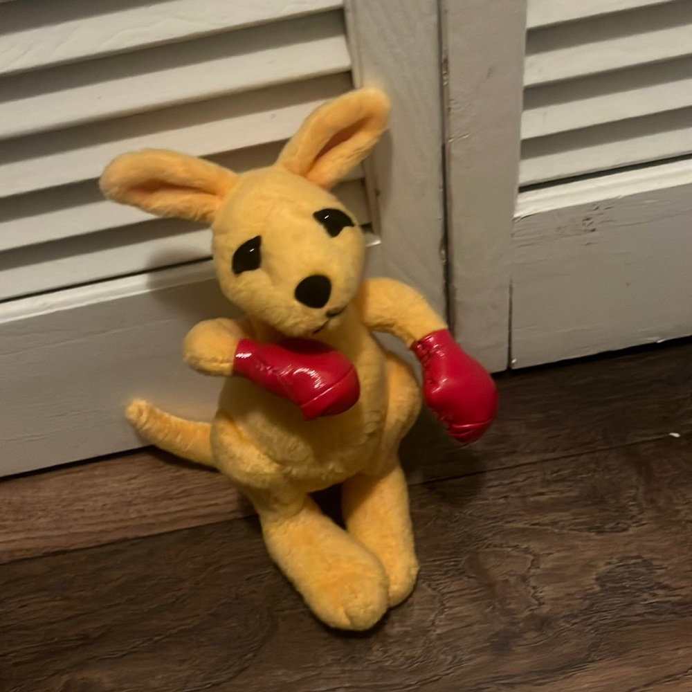 The boxing kangaroo + cuddle